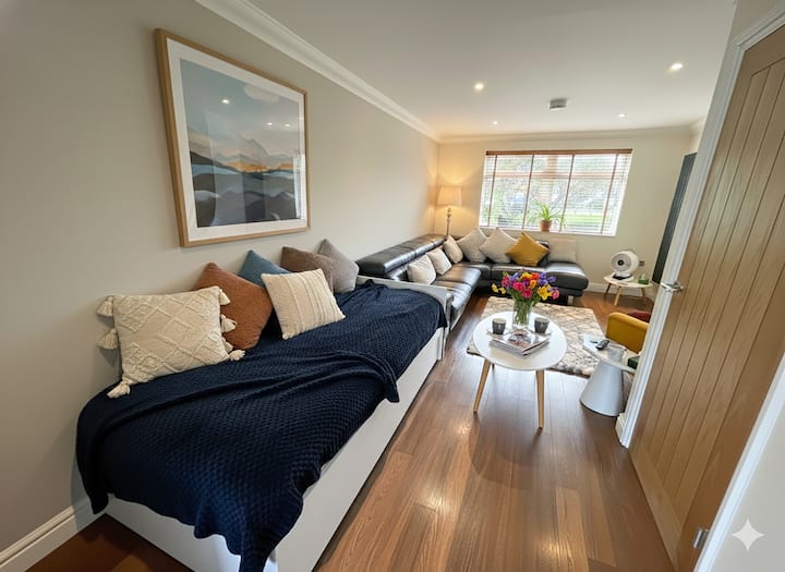 Walk To Addenbrookes - Stylish 1 Bed Apartment - Cambrige (UK)