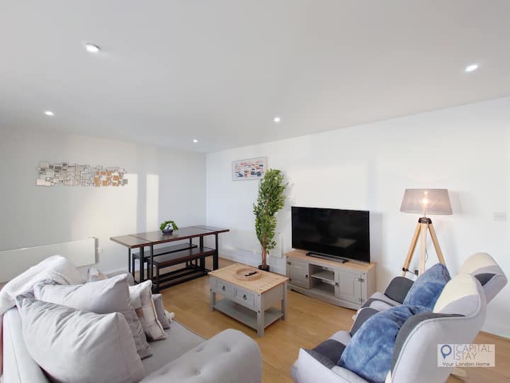 Two Bedroom Apartment In Gallions Reach - Ilford