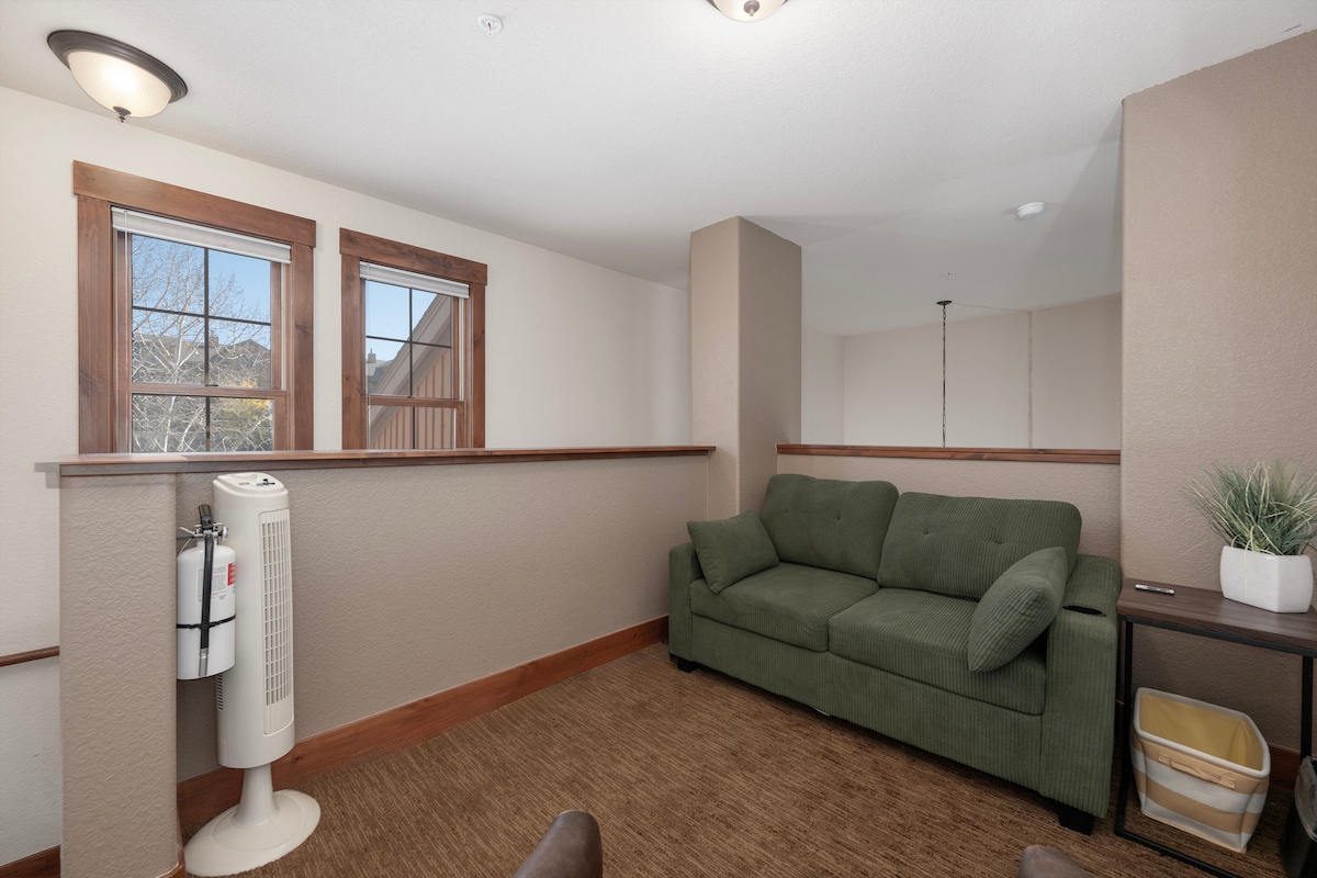 SG Kicking Horse Palamino 7-302 zithoek in loft