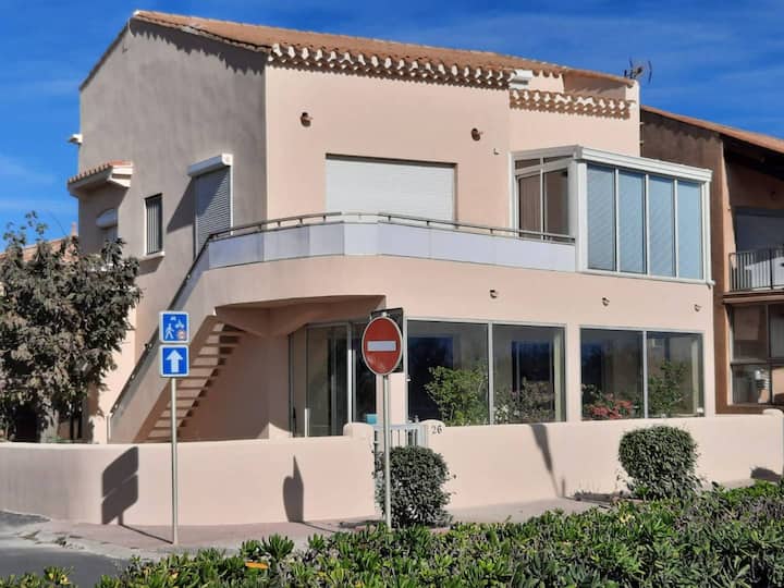 Bel Appartement Face à La Mer, Au Rdc D'une Maison - Portiragnes