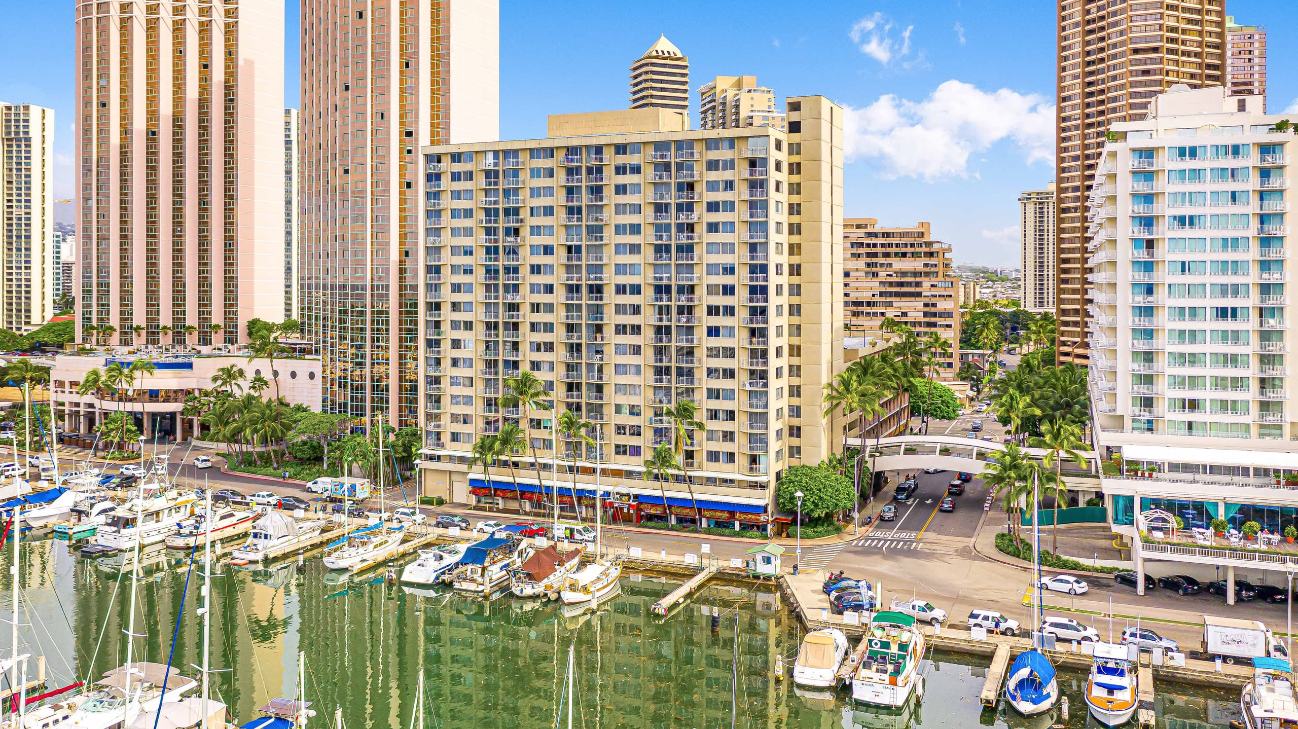 Condo in Honolulu · ★5.0 · Studio · 2 beds · 1 bath - Image 35