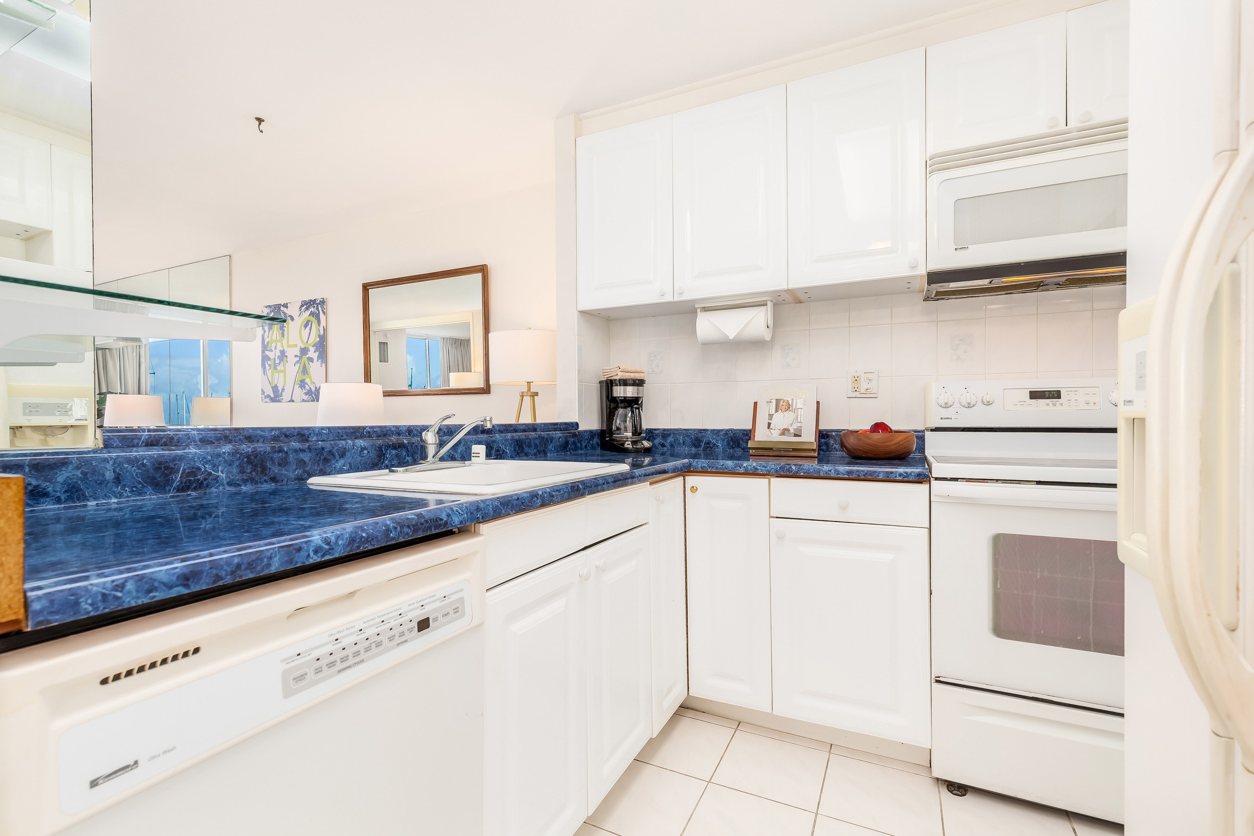 Condo in Honolulu · ★5.0 · Studio · 2 beds · 1 bath - Image 8