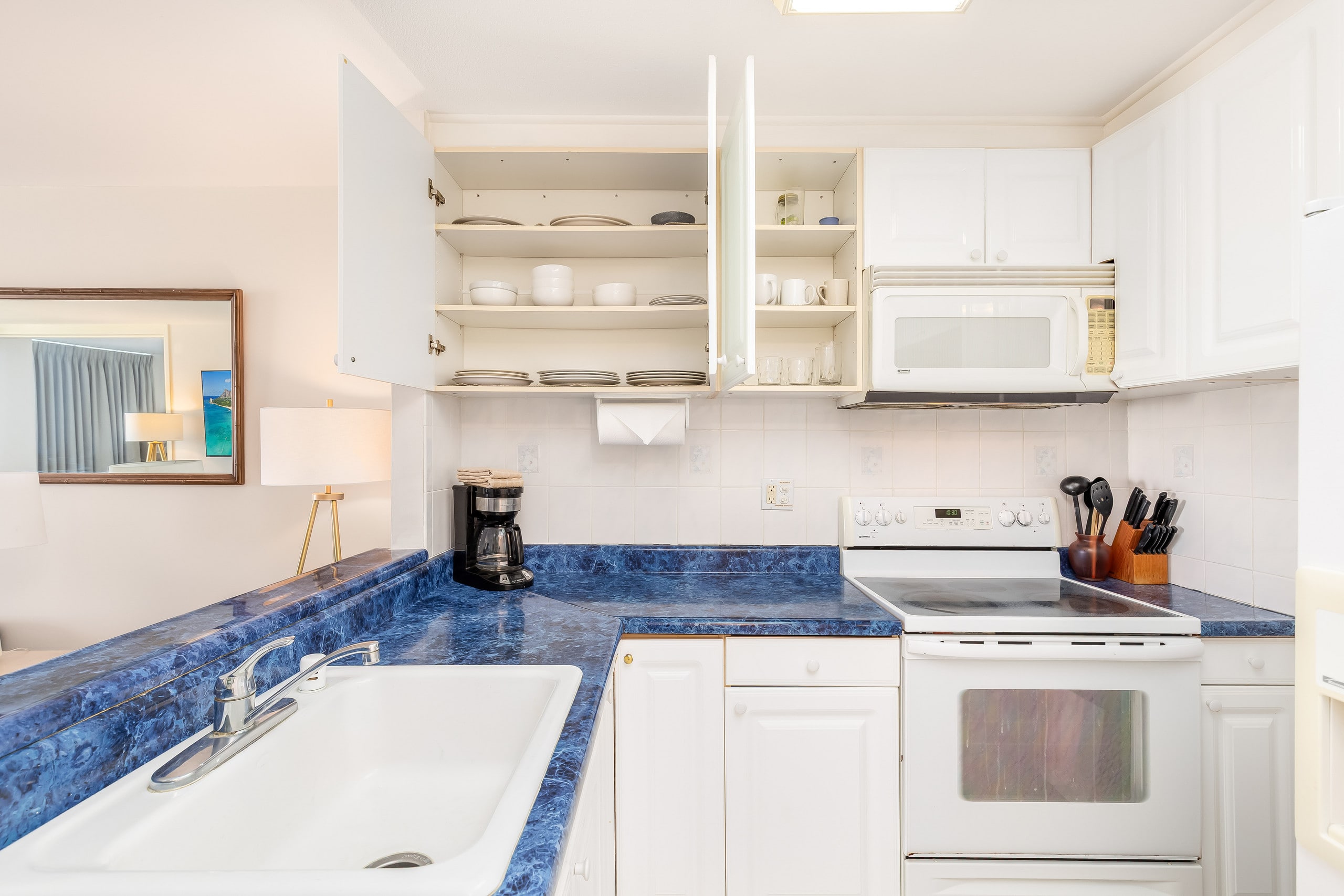 Condo in Honolulu · ★5.0 · Studio · 2 beds · 1 bath - Image 23