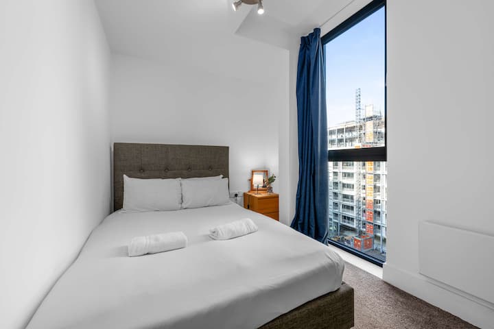 Osiguravamo čistu posteljinu i ručnike za svakog gosta
