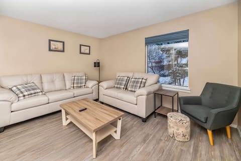 NN – The Cliff Haven House – Spacious Downtown 3BR