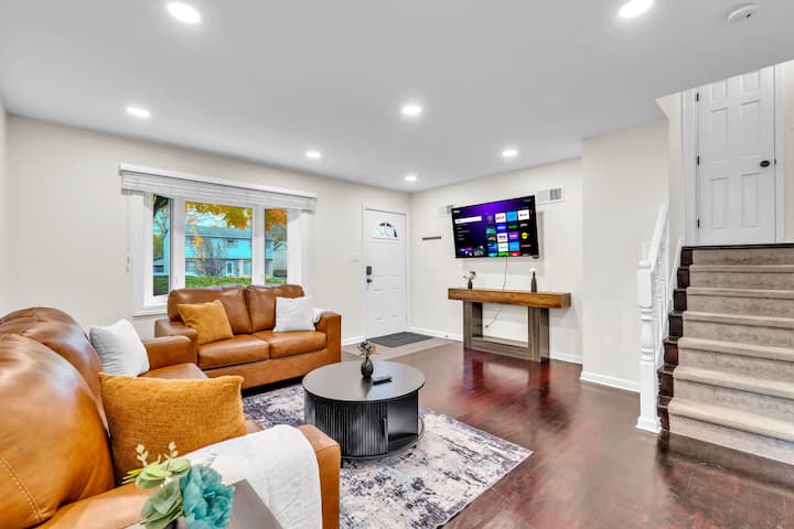 3br Multi-level Elmhurst Home-perfect For Longstay - Downers Grove, IL