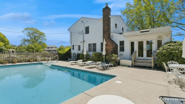 Hampton Bays Charmer - Quogue, NY