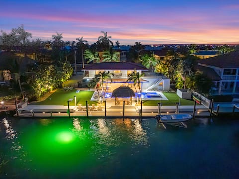 Deep Blue ~ Waterfront Gem ~ Pool ~ Kayaks ~ Dock