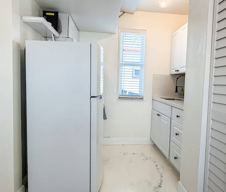 Exclusive Studio Steps To The Beach With Pool. - Hollywood, FL