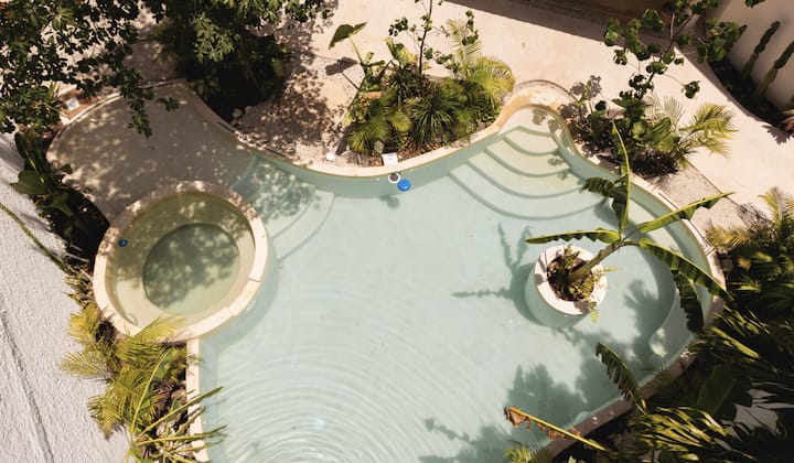 31 Guest, 12 Apartment Buidling, Concierge Cleaner - Tulum