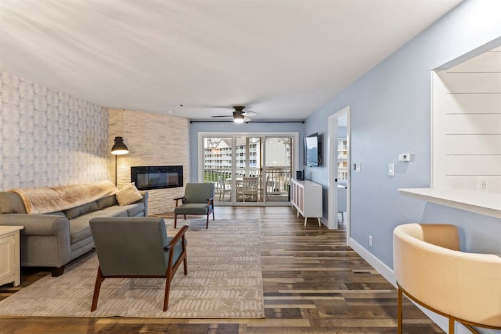 Stylish Lakeside Retreat, 3 Pools + Balcony 332 - Osage Beach, MO