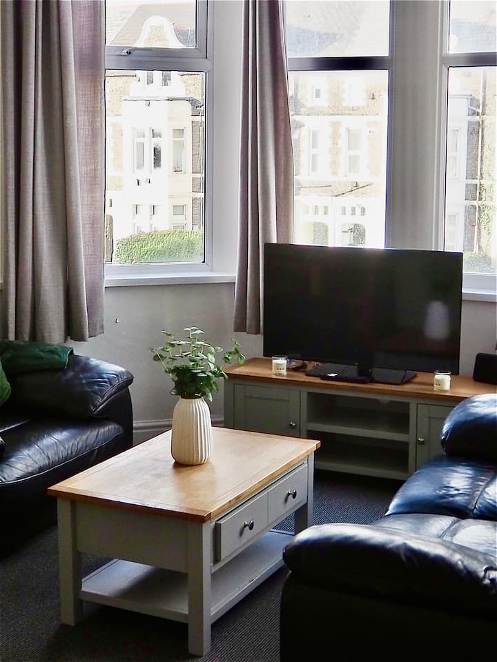 Modern 2 Bed Flat In City Centre, High Speed Wifi - Cardiff