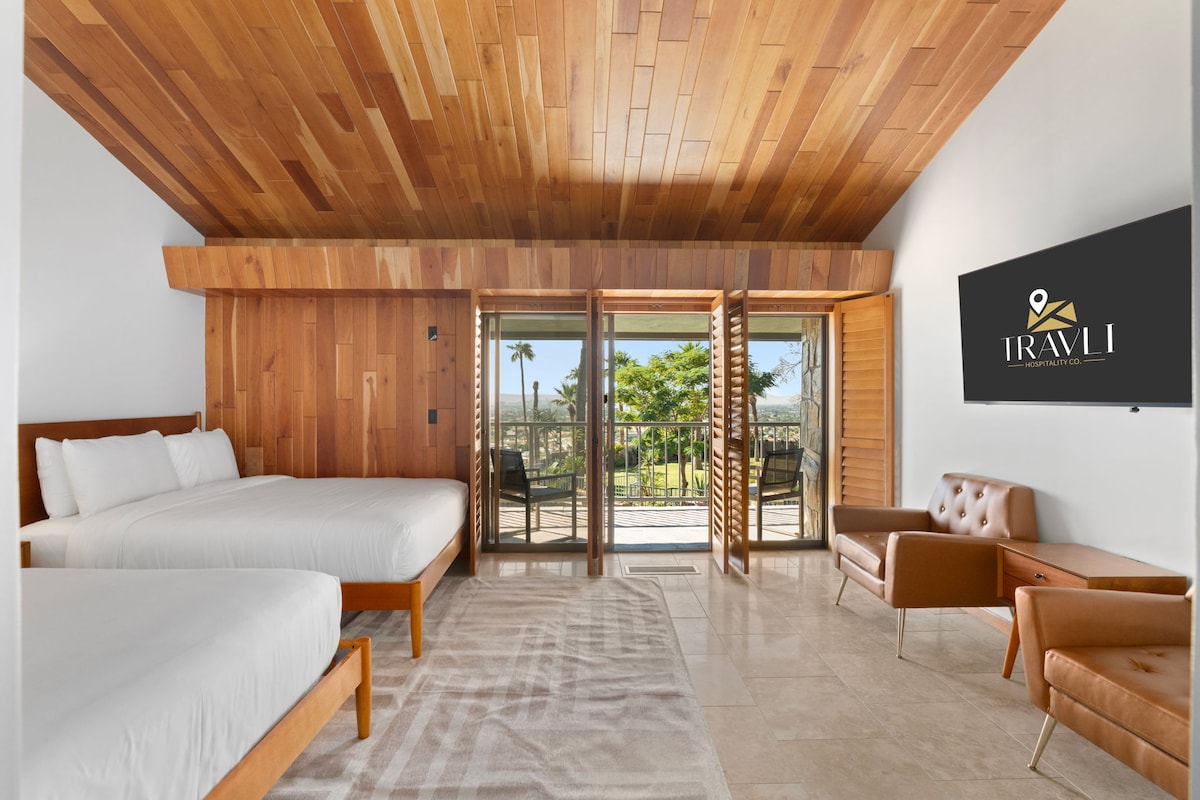 جناح ضيوف 3 مع سريرين بحجم كوين ومنطقة جلوس وتلفزيون ذكي وفناء للمشي مع إطلالة على المدينة