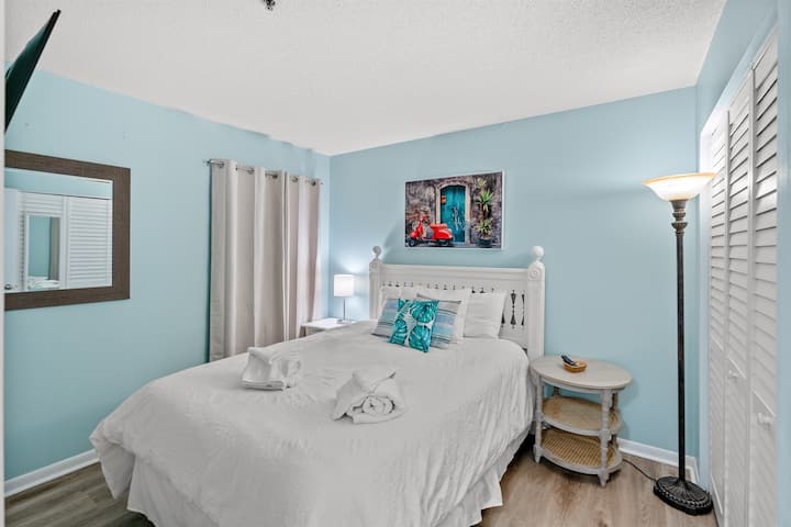 חדר שינה מרגיע עם מיטת קווין סייז