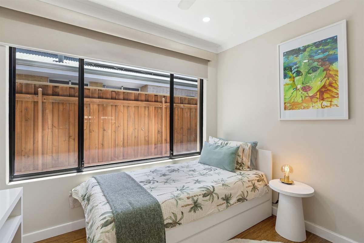 Chumba cha kulala chenye kitanda kimoja cha aina ya king