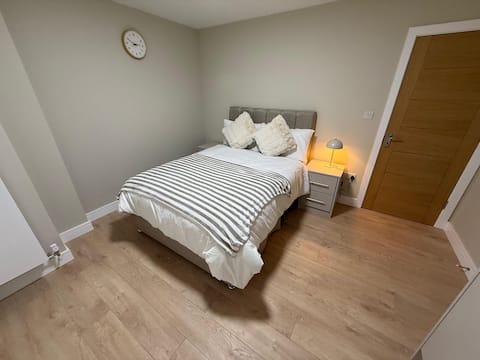 Cozy Double Room with Free Parking