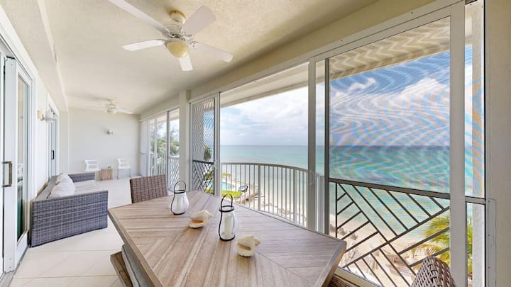 Beachfront 4br/4ba | Sleeps 10, Ocean Views, Pool - Cayman Islands
