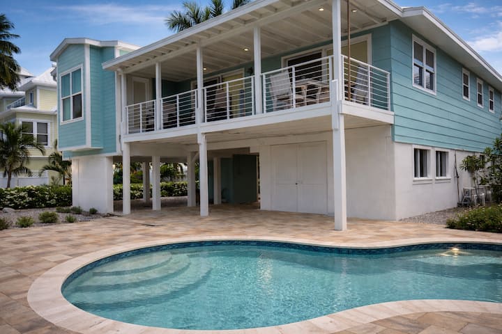 3/2 Canal Front Condo, Private Pool, Dock - Longboat Key, FL