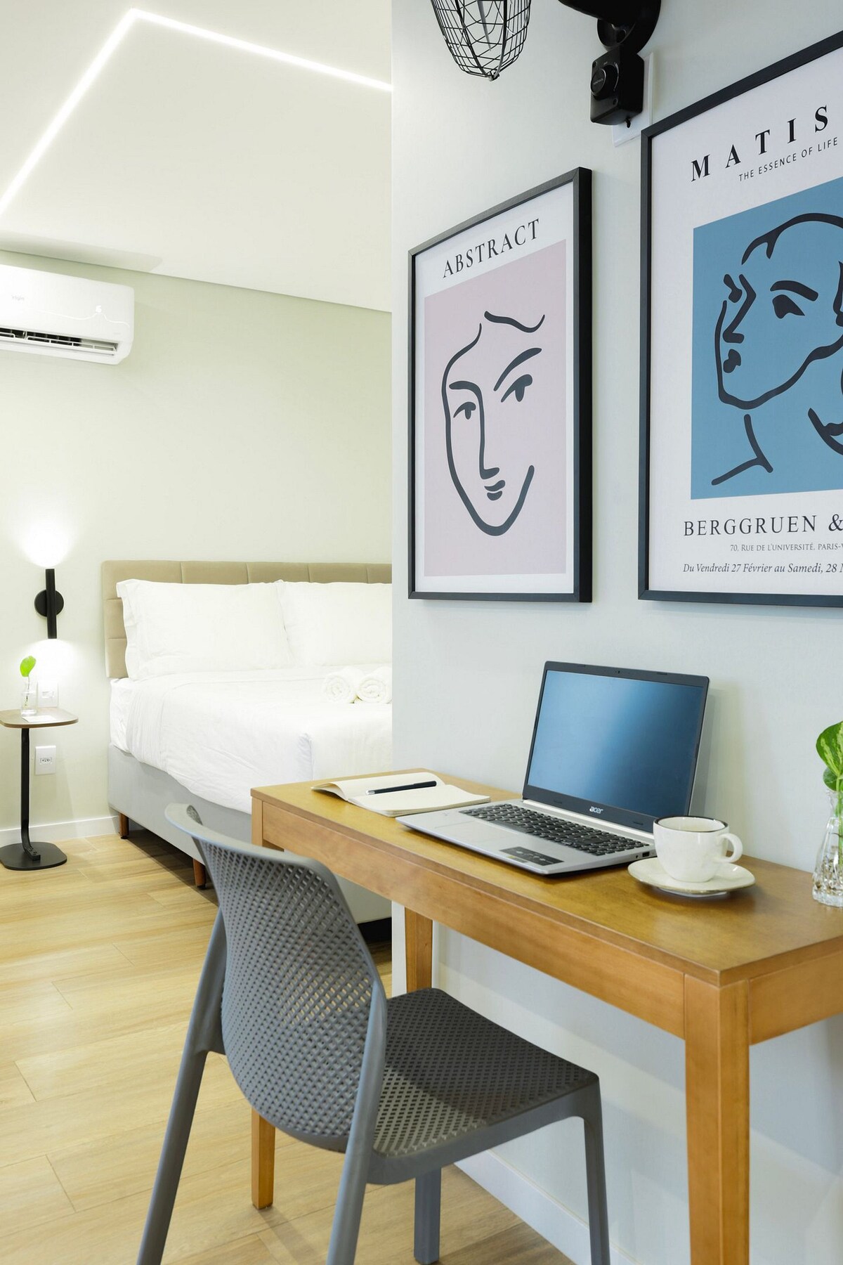 Curated visual reference: Gallery Detail: Penthouse Studio With Terrace Air Conditioning And Barbecue Grill