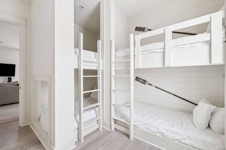 3. kat – soba s krevetima na kat (širine 150 – 179 cm) za 8 osoba