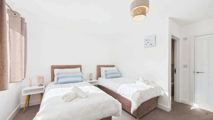 Dvojlôžková izba má dve samostatné postele, vďaka čomu je obľúbená u detí na dovolenke.