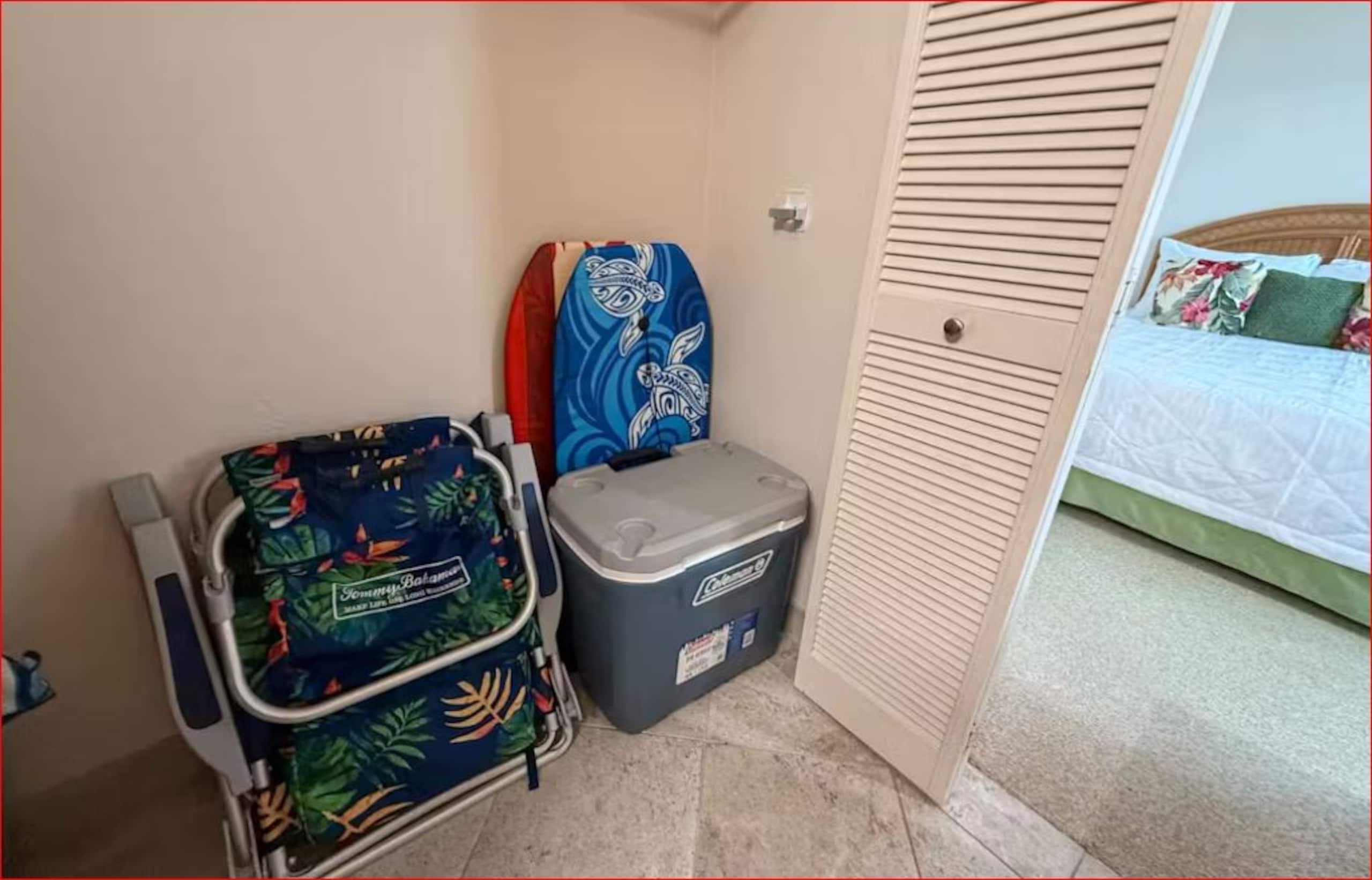 Tropical 2BR Retreat w/Mountain Views & Beach Path - Image 11