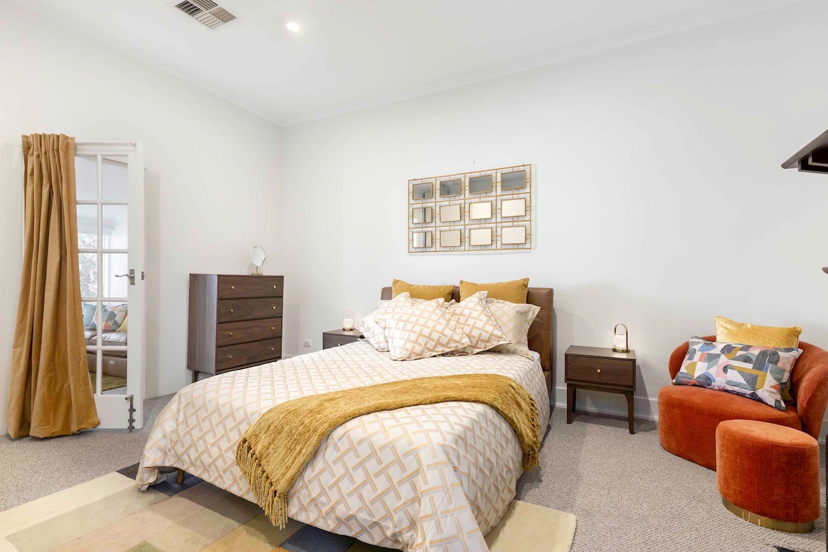 The Golden Key Henley | Bath + Study - Apartments for Rent in Henley ...