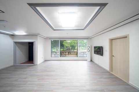 Cozy room with Hongcheon River, Annex (10/max 20)