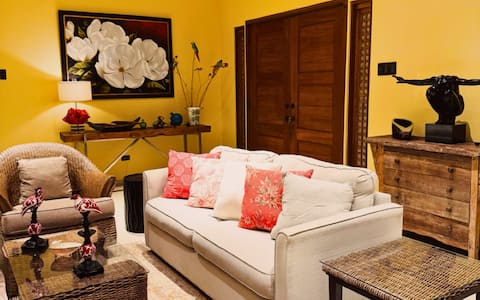 3BR Cliff Villa with Infinity Pool & Private Beach