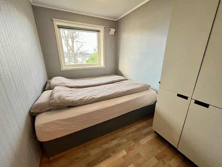 ห้องนอนพร้อมเตียงคู่ขนาด 180x200 ซม.