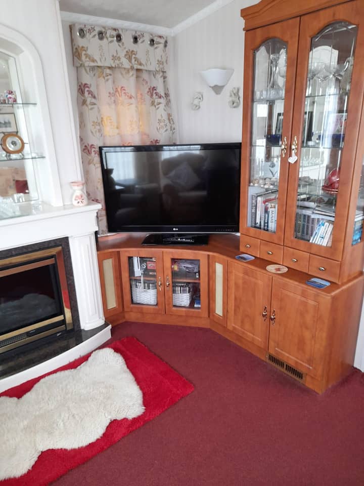 Caravan At Naze Marine In Essex Ref 17042sw - Frinton-on-Sea