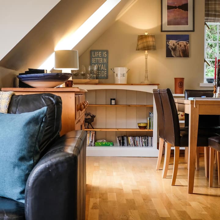 Scottish Dog Friendly Hot Tub Hideaway With Views - Loch Kinord