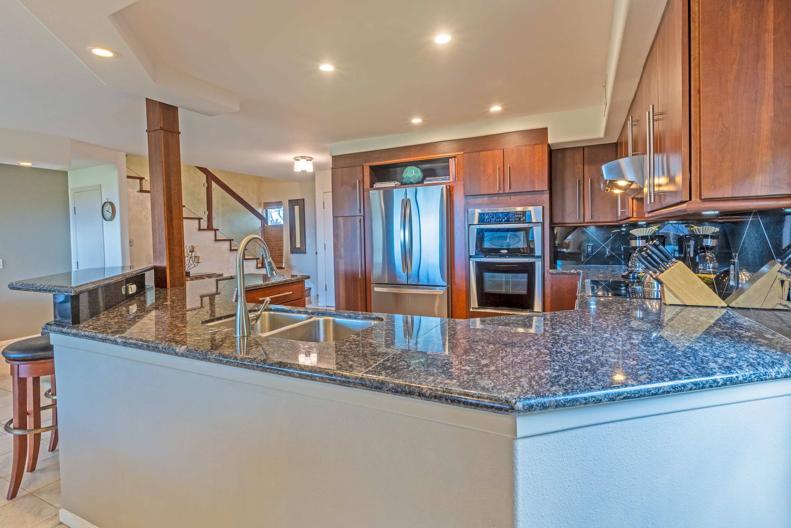 Condo in Lahaina · ★4.33 · 2 bedrooms · 2 beds · 2.5 baths - Image 10