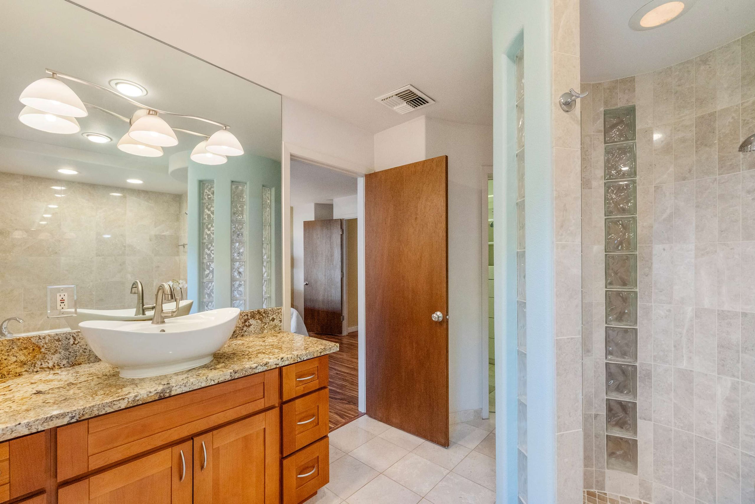 Condo in Lahaina · ★4.33 · 2 bedrooms · 2 beds · 2.5 baths - Image 30