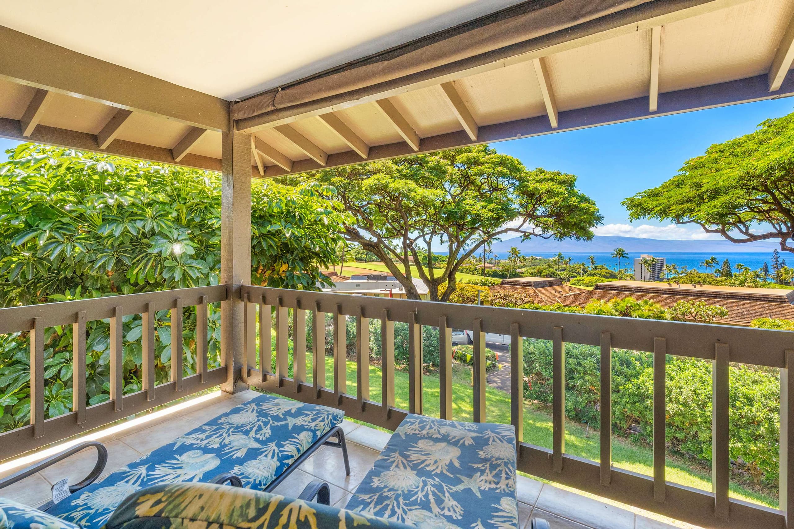 Condo in Lahaina · ★4.33 · 2 bedrooms · 2 beds · 2.5 baths - Image 36