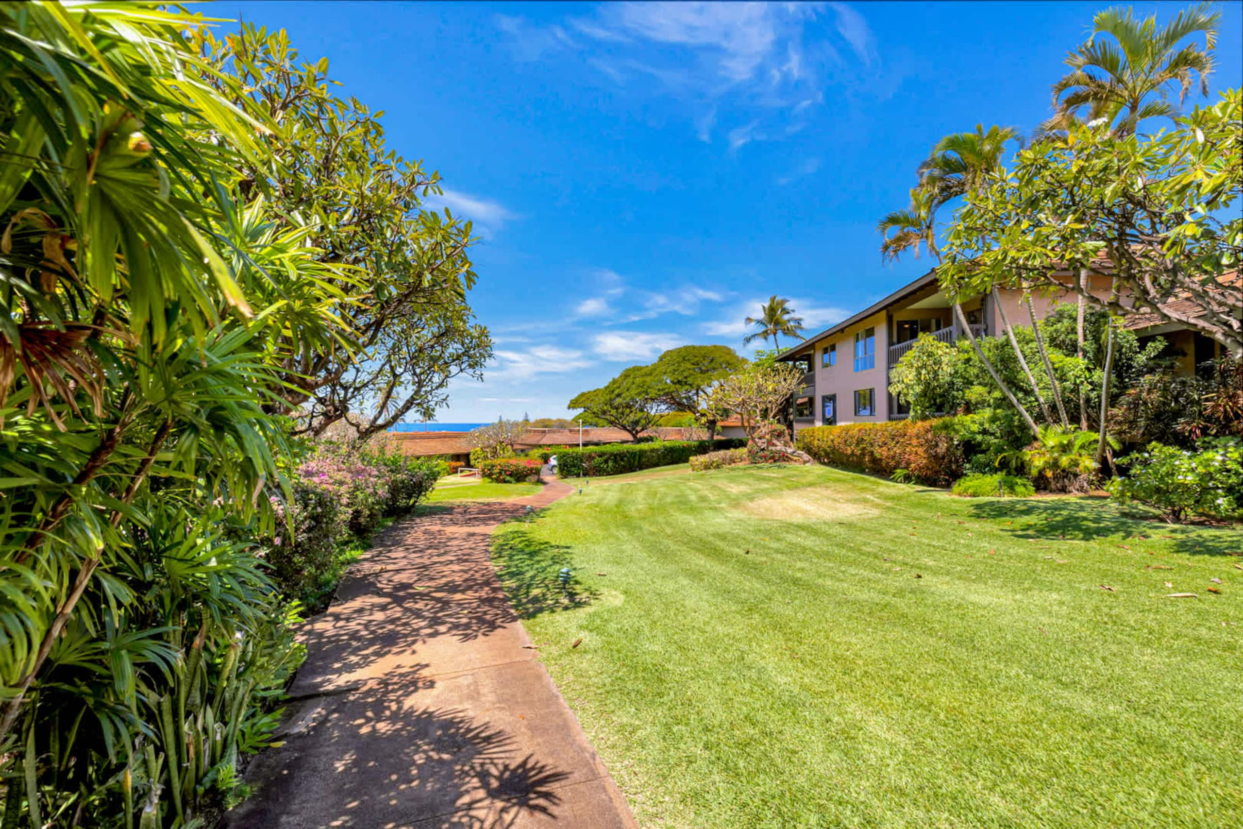 Condo in Lahaina · ★4.33 · 2 bedrooms · 2 beds · 2.5 baths - Image 55