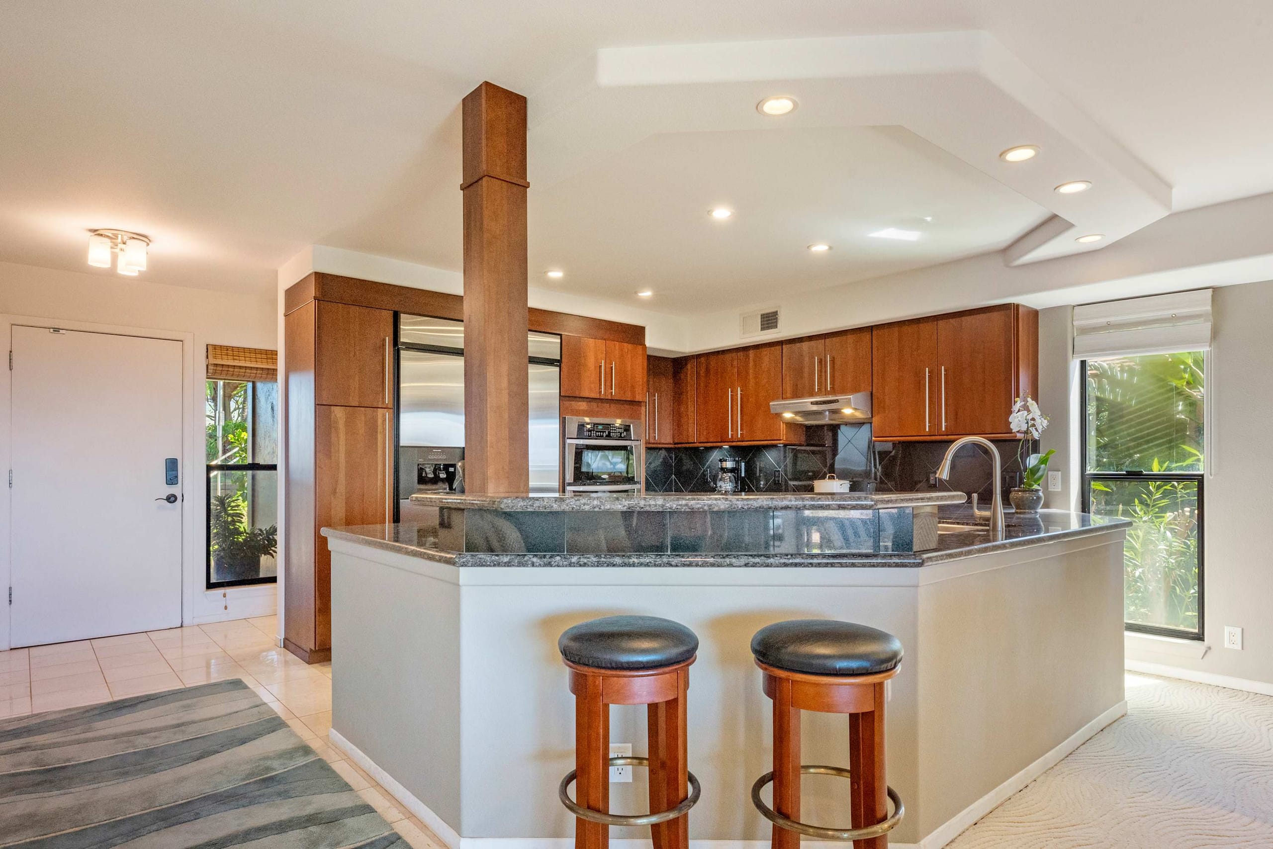 Condo in Lahaina · ★4.33 · 2 bedrooms · 2 beds · 2.5 baths - Image 15