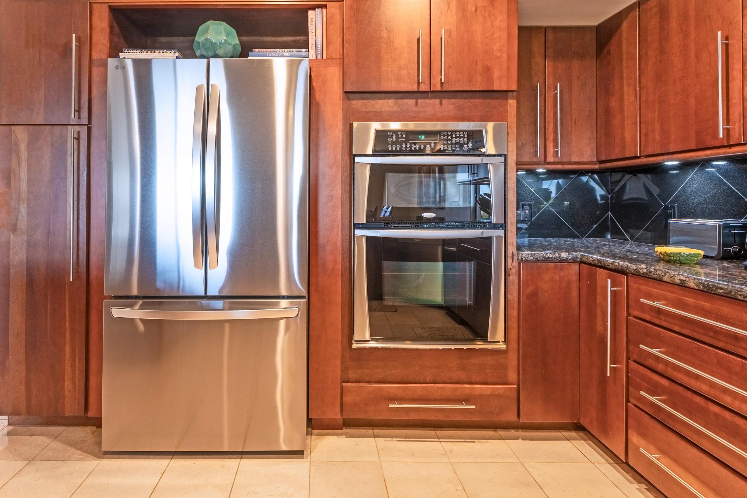 Condo in Lahaina · ★4.33 · 2 bedrooms · 2 beds · 2.5 baths - Image 14
