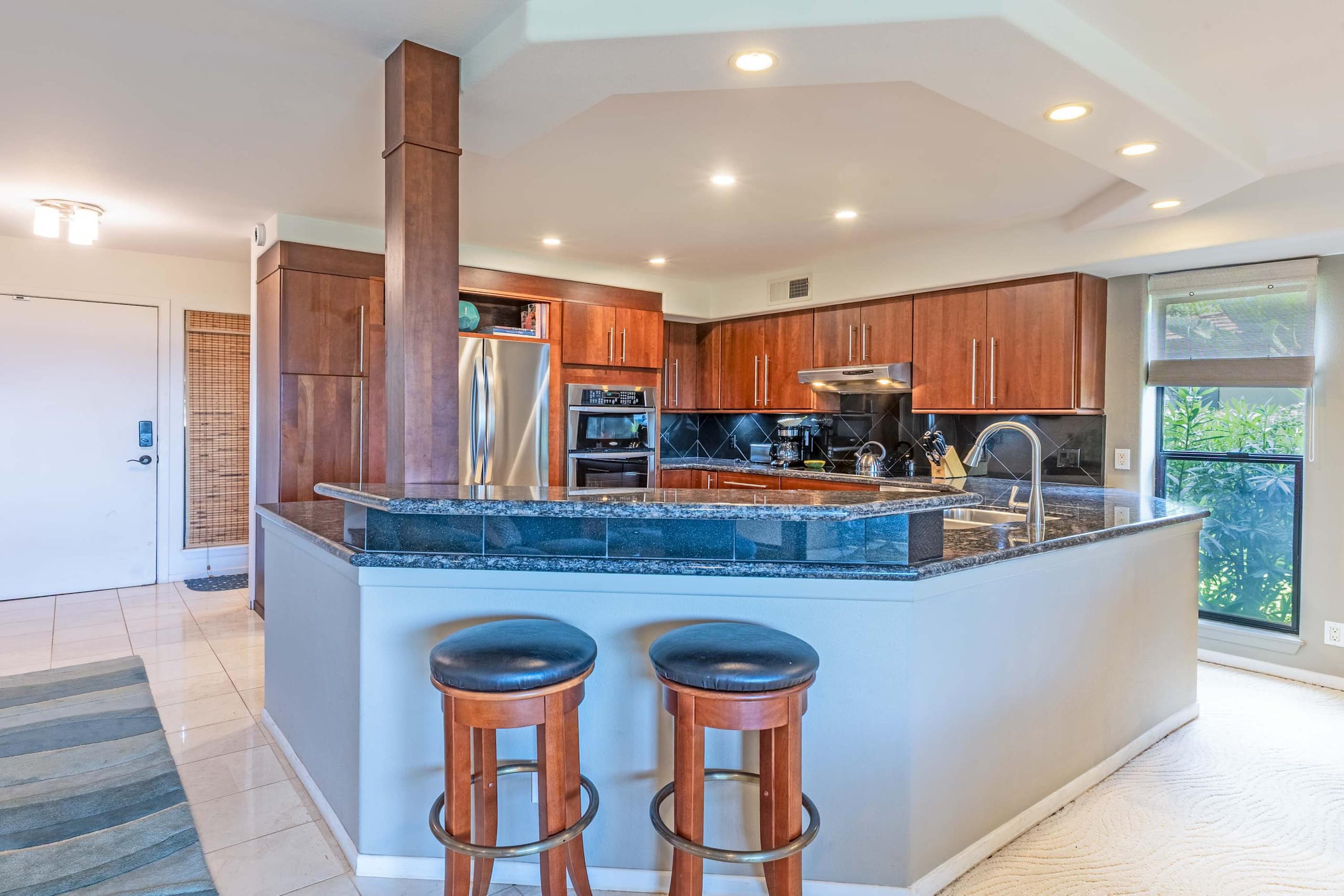 Condo in Lahaina · ★4.33 · 2 bedrooms · 2 beds · 2.5 baths - Image 9