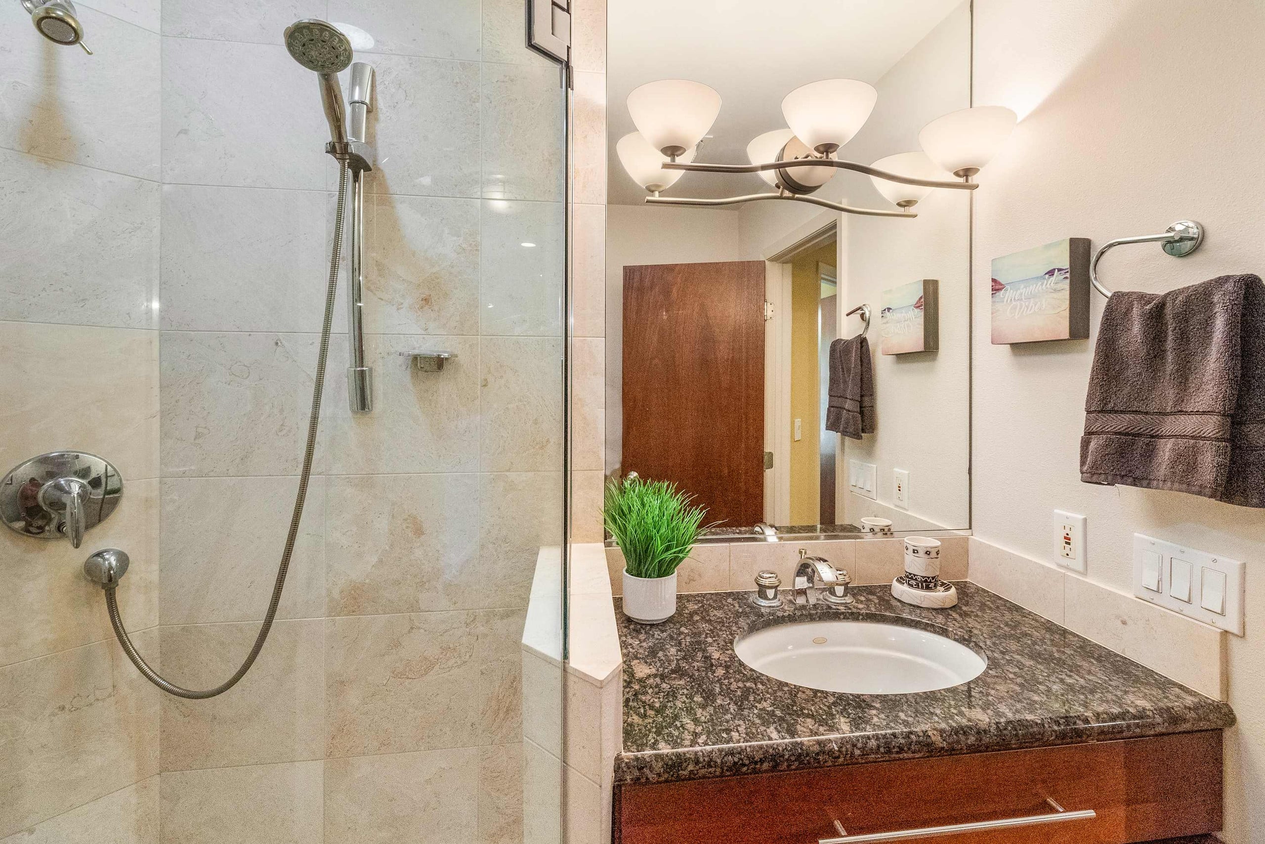 Condo in Lahaina · ★4.33 · 2 bedrooms · 2 beds · 2.5 baths - Image 33