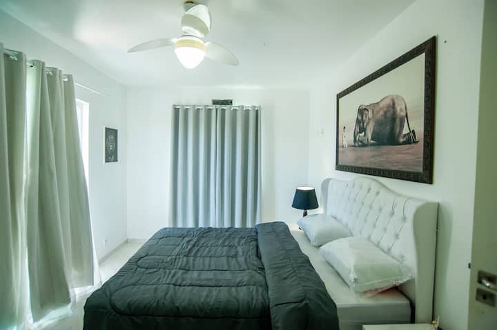 غرفة مع مروحة وأجواء ممتعة لقضاء ليالٍ جيدة