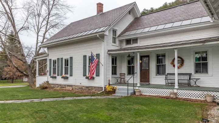 Historic Hobble Inn: Walk To Shops + Eats! - Stowe, VT