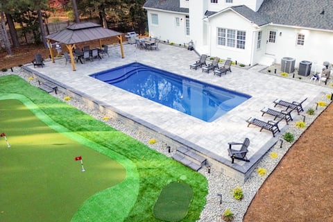 Luxury Golf Retreat - Simulator & Short Game Setup