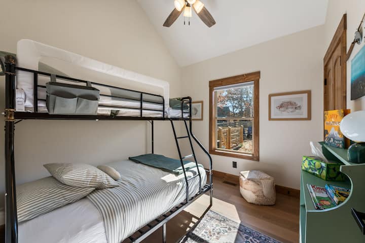 Dhoma e vizitorëve 3: Krevat dopio me një krevat tek