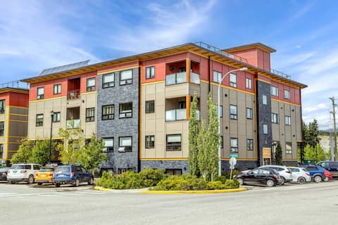NN – The Posh Penthouse – Main Street 1BR Condo