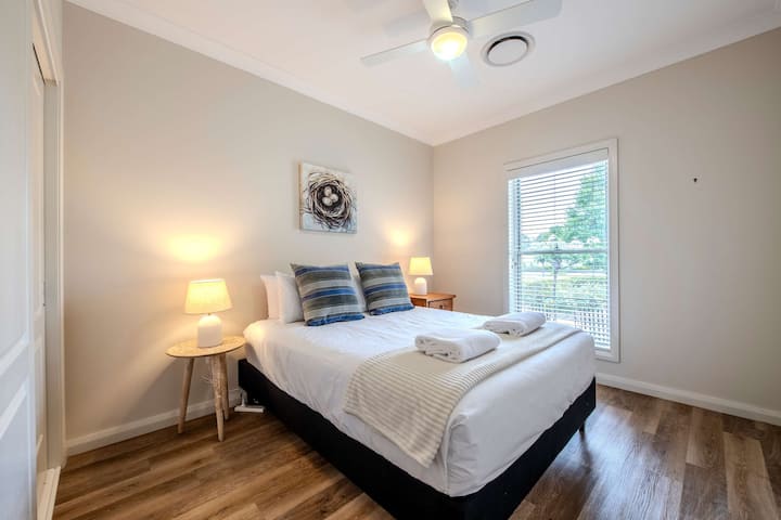 Спалня 2 – двойно легло + вградено гардеробно