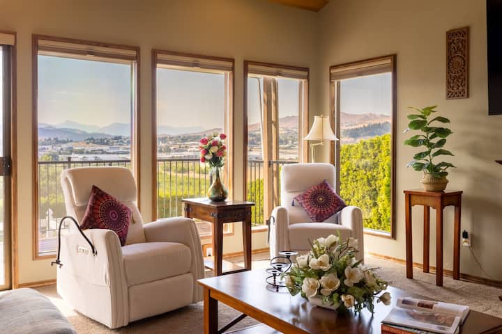Apple Capital Getaway W/ River & Mountain Views - ワナッチー, WA