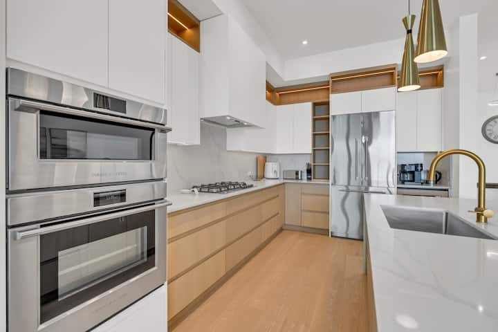 Lakeside Luxury 3br+flex Space With Stunning Views - 彭蒂克頓