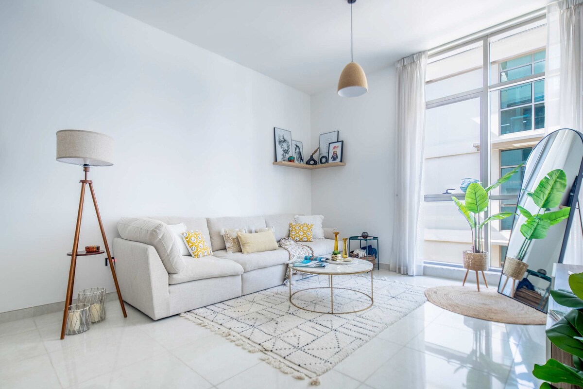 Popular Airbnb listing: Vibrant 1BR | MBR City |Close to Meydan Racecourse in Nad Al Sheba First