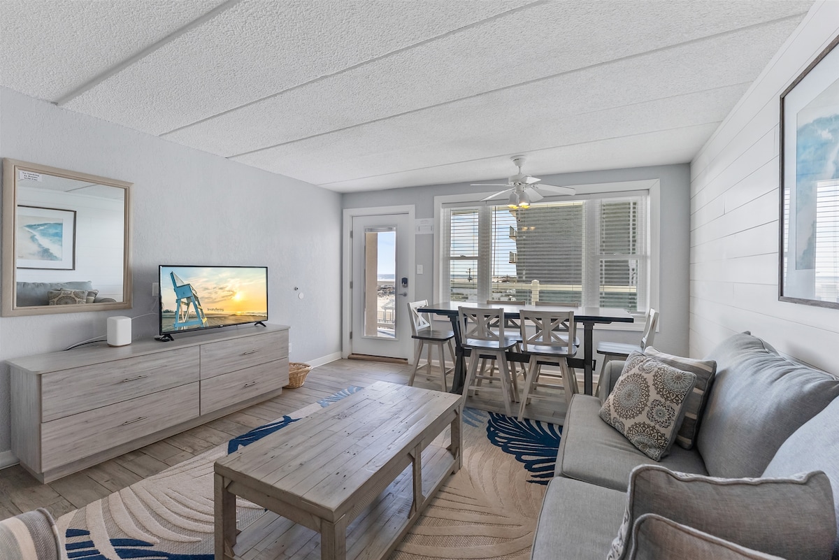 Condominio frente a la playa 1BR con piscina con vista al mar en Beau ...